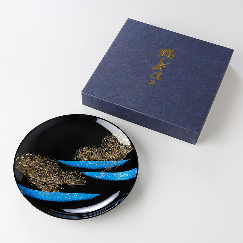 飾盛皿 青に松沈金〈大藤漆器店〉