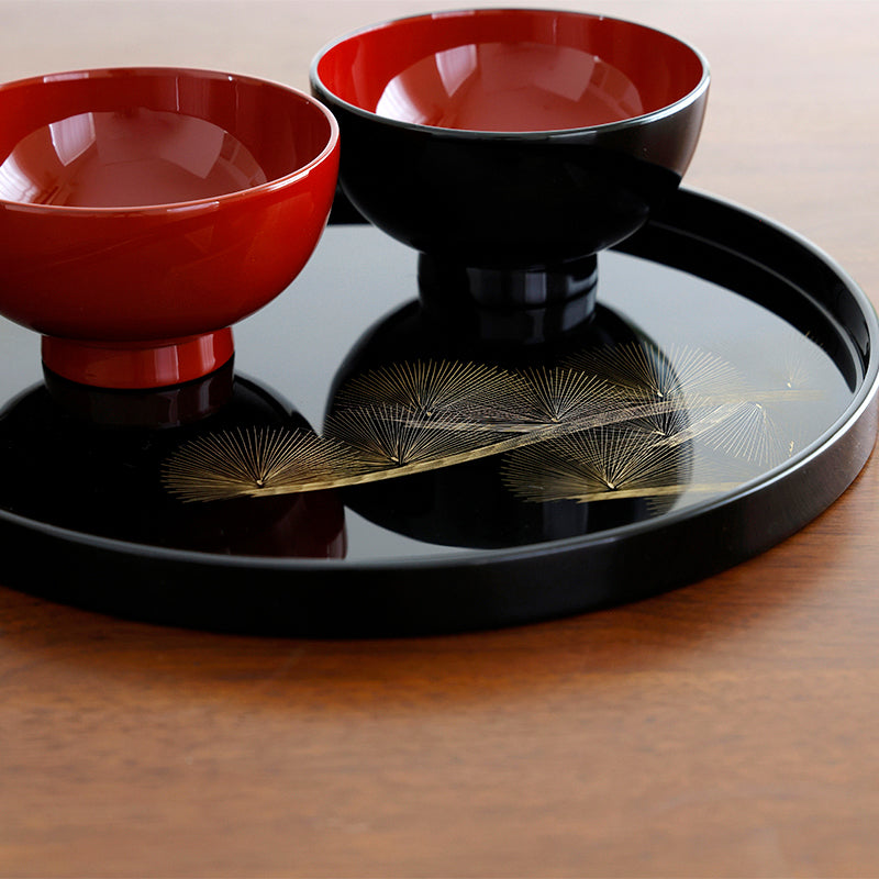 丸盆 尺 黒 松ヶ枝沈金〈大藤漆器店〉